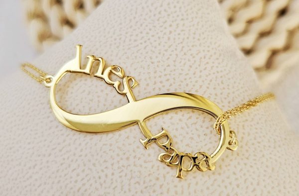 Bracelet Infinity personnalisé avec prénom gravé, symbole d’amour éternel
