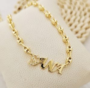 Collier grain de café avec prénom personnalisé en argent ou plaqué or – inoxydable. Bijou élégant et sur-mesure