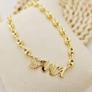 Collier grain de café avec prénom personnalisé en argent ou plaqué or – inoxydable. Bijou élégant et sur-mesure