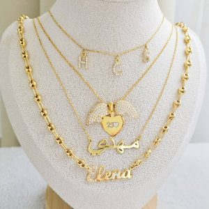 Découvrez notre collier grain de café prénom personnalisé, disponible en argent 925 ou plaqué or 18K. Un bijou élégant, sur-mesure, idéal pour un cadeau unique et tendance.