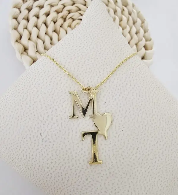 Collier initiale personnalisé – bijou fin et élégant, hypoallergénique, parfait pour symboliser un lien précieux ou offrir un cadeau unique
