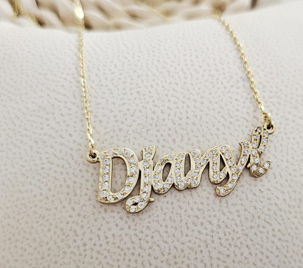 Collier 3 prénoms avec diamant et strass personnalisés