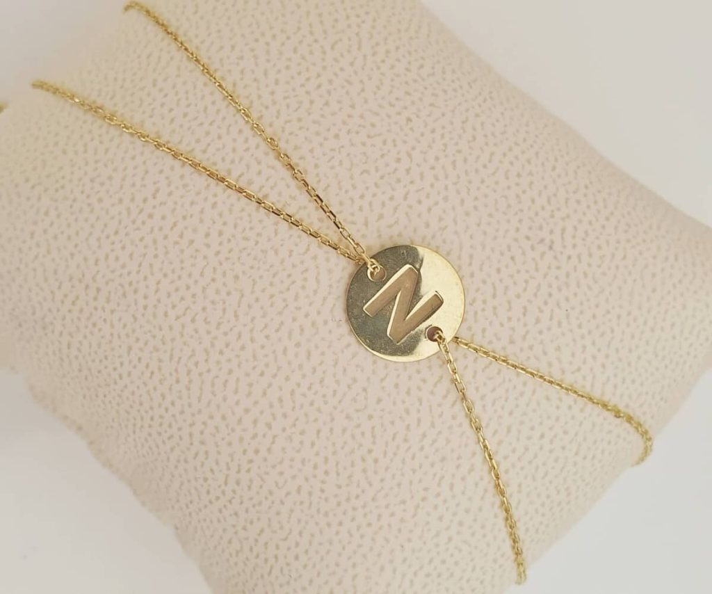 Bracelet pendentif rond initial personnalisé