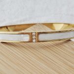 Bracelet jonc marbre blanc et strass