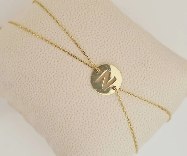 Bracelet initiale personnalisé – bijou fin et élégant, hypoallergénique, parfait pour symboliser un lien précieux ou offrir un cadeau unique