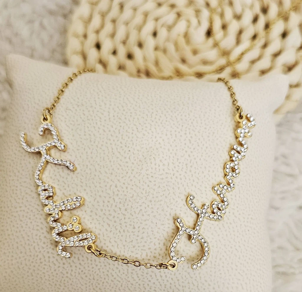 Collier 2 prénoms personnalisé – bijou fin et élégant, hypoallergénique, parfait pour porter les prénoms de vos proches près du cœur ou offrir un cadeau unique et symbolique