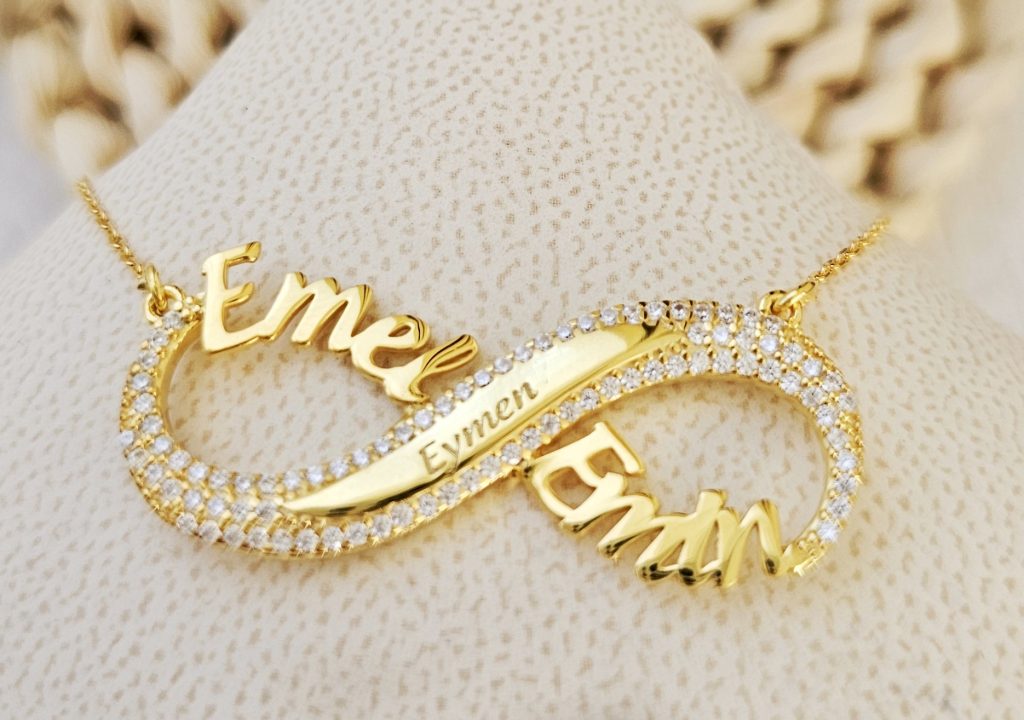collier infini prénom personnalisé