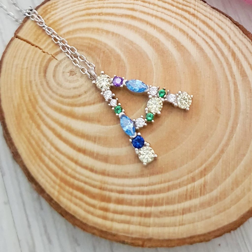 collier lettre initial diamant couleur