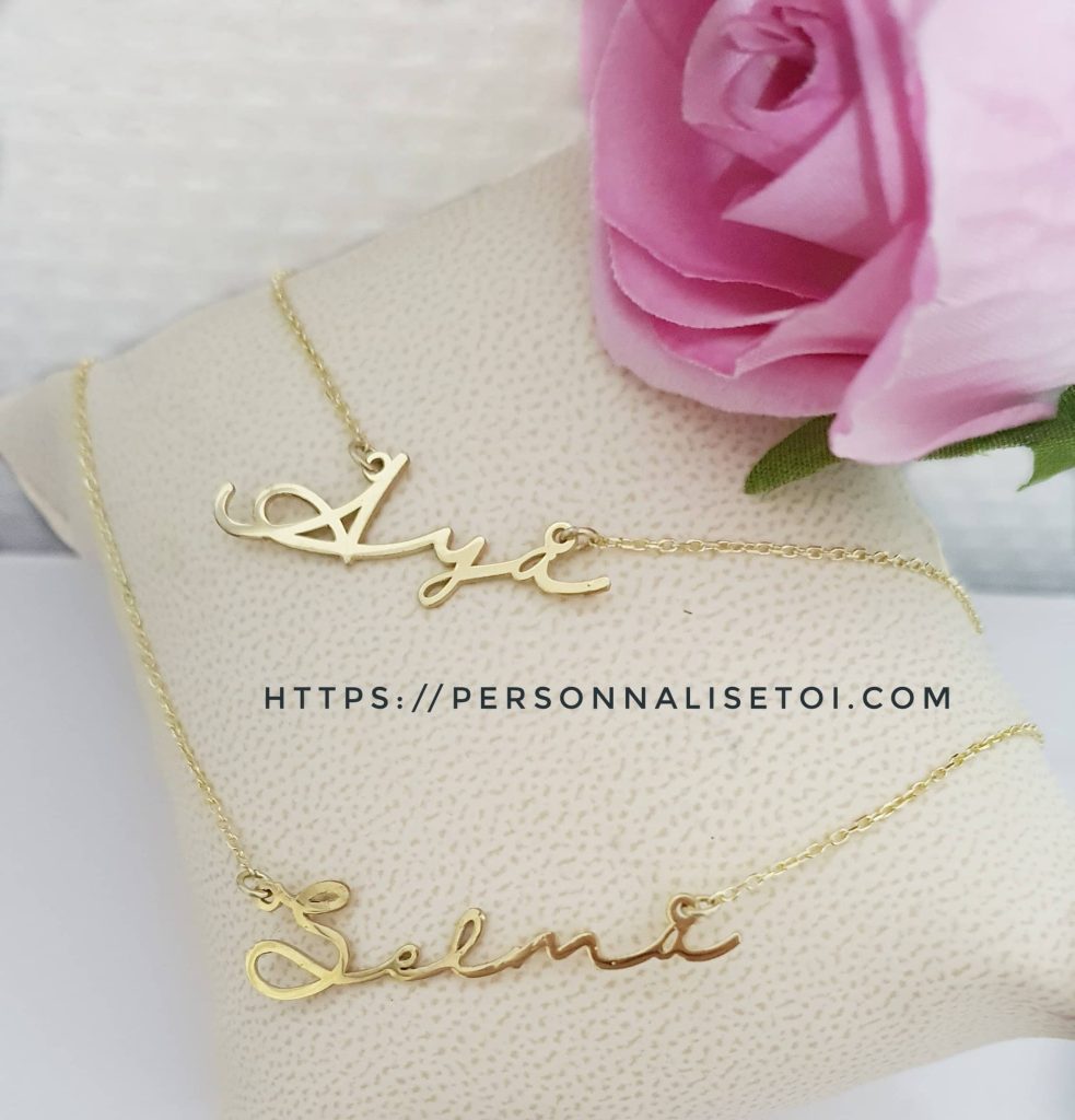 Collier lettre cursive italique personnalisé