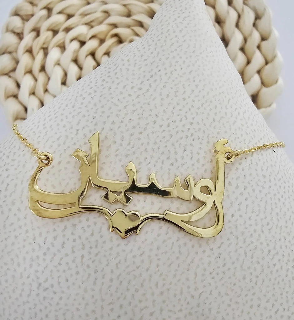 collier prénom fille personnalisé en acier inoxydable avec chaîne fine élégante