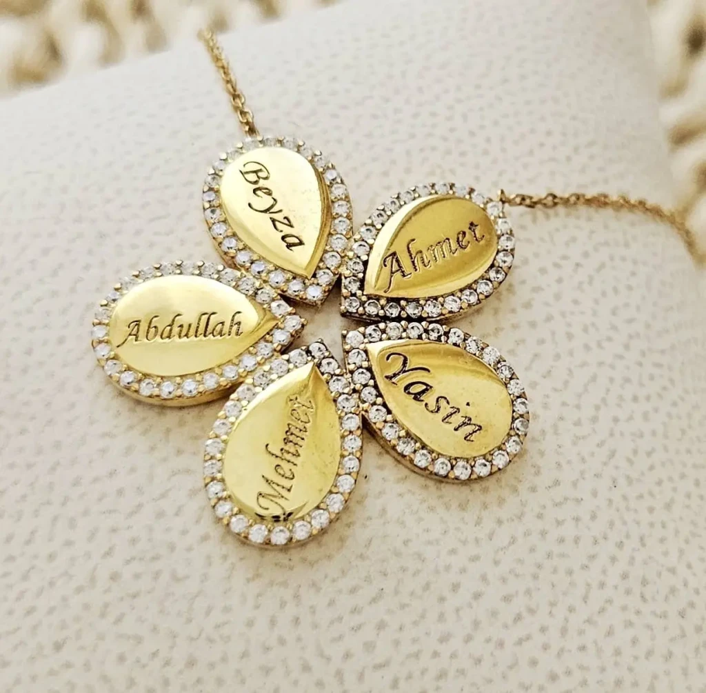 collier prénoms personnalisé 5 prénoms