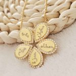 Collier 5 prénoms sur pétales strass personnalisés