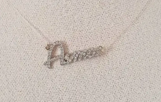 Collier prénom personnalisé – bijou fin et élégant, hypoallergénique, parfait pour porter un prénom cher près du cœur ou offrir un cadeau unique et symbolique