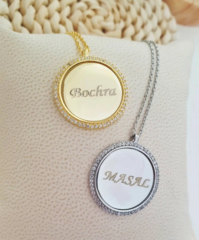 Collier prénom personnalisé médaillon en argent 925 et plaqué or 22 carats, bijou élégant