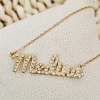 Collier délicat avec prénom personnalisé, disponible en argent 925 ou plaqué or 22 carats, parfait pour offrir un cadeau symbolique ou porter un prénom cher près du cœur.