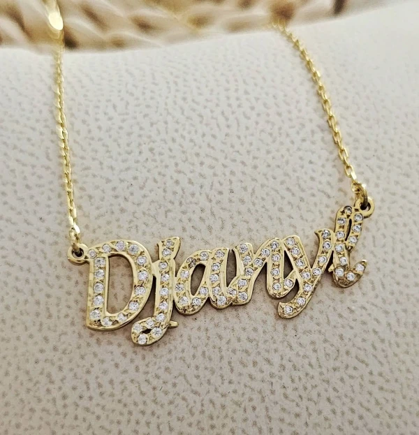 Collier personnalisé prénom pour femme – bijou élégant et lumineux avec prénom découpé et strass, cadeau personnalisé symbolique