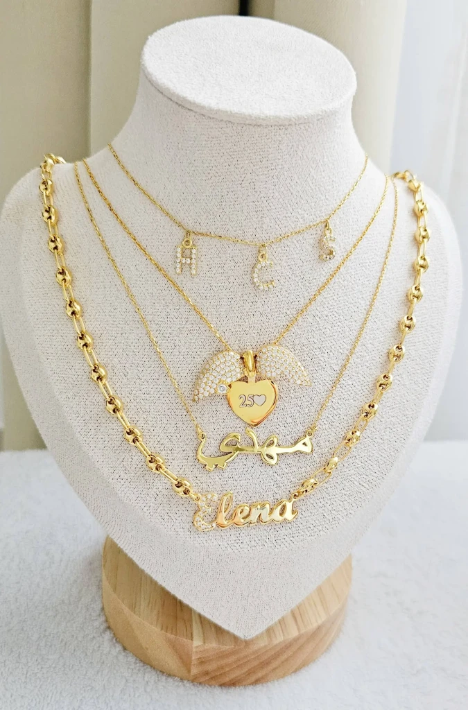 collier prénom personnalisé femme cadeau élégant en argent ou plaqué or