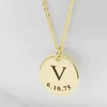 Collier Personnalisé Pendentif Rond – Initiale & Date Gravées