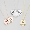 Collier initiale et date personnalisé avec pendentif rond gravé, bijou élégant et symbolique